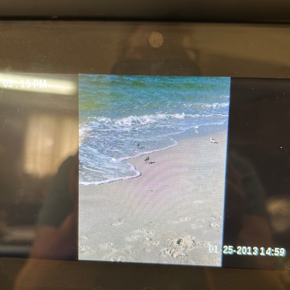 PANDIGITAL 7” PHOTO FRAME WITH REMOTE with battery. Also with electrical plug. - Picture 2 of 10